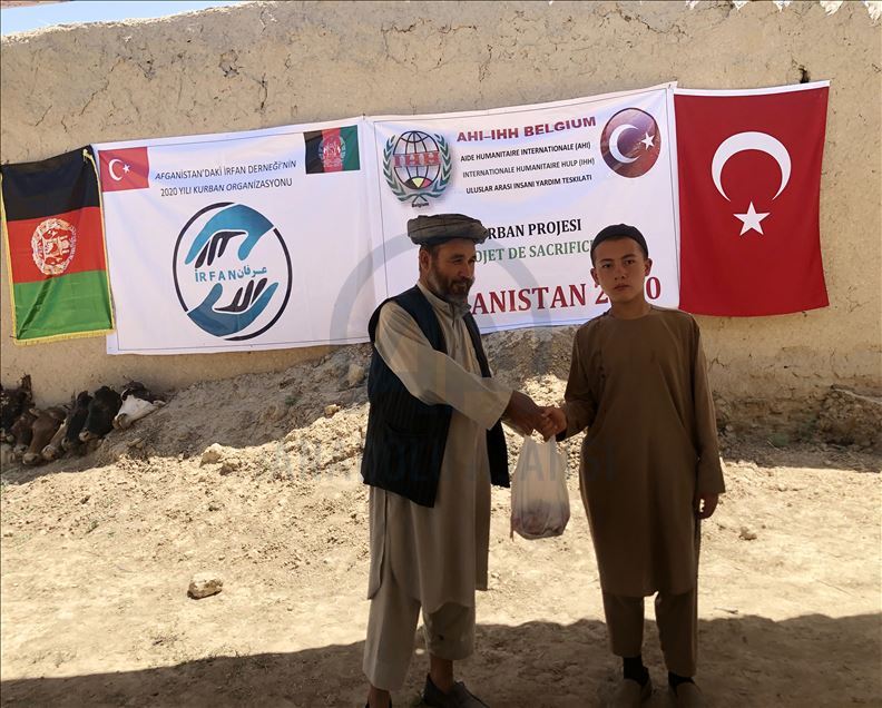 İHH Belçika Afganistan'da 500 aileye kurban eti dağıttı
