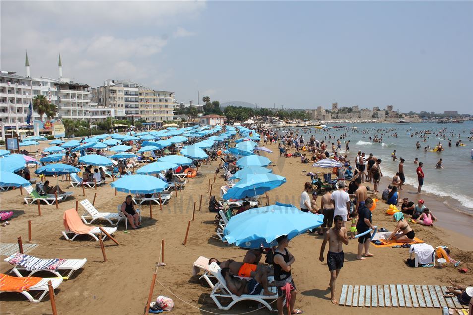 Doğu Akdeniz'in incisi Kızkalesi'nde bayram yoğunluğu