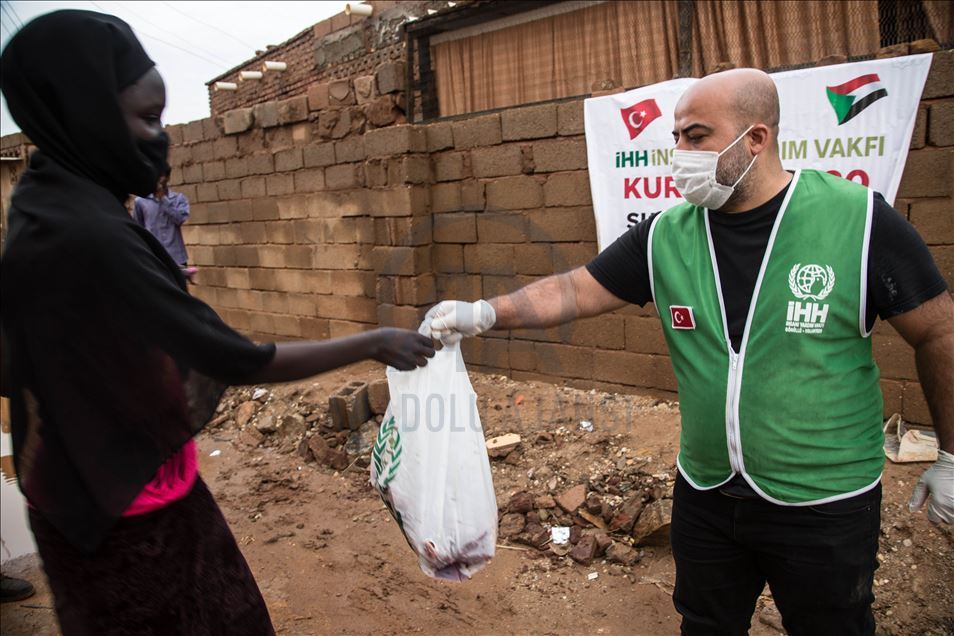 ترکیه بین 6000 خانواده نیازمند در سودان گوشت قربانی توزیع کرد