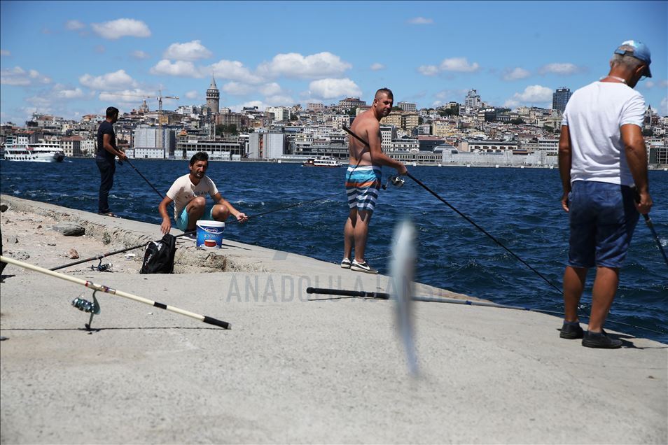İstanbullular, bayramın son gününü Sarayburnu sahilinde değerlendiriyor
