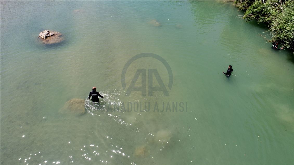 Kaybolan 4 yaşındaki Miraç'ın bulunması için çalışmalar hem karada hem de Dicle Nehri'nde sürüyor