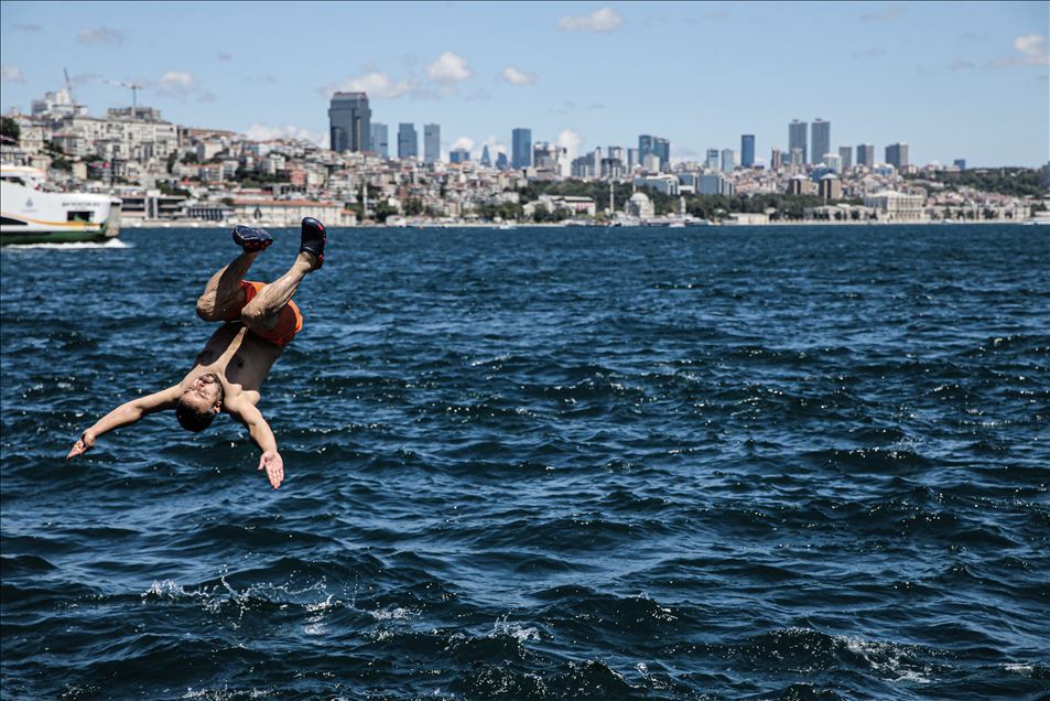 İstanbullular, bayramın son gününü Sarayburnu sahilinde değerlendiriyor