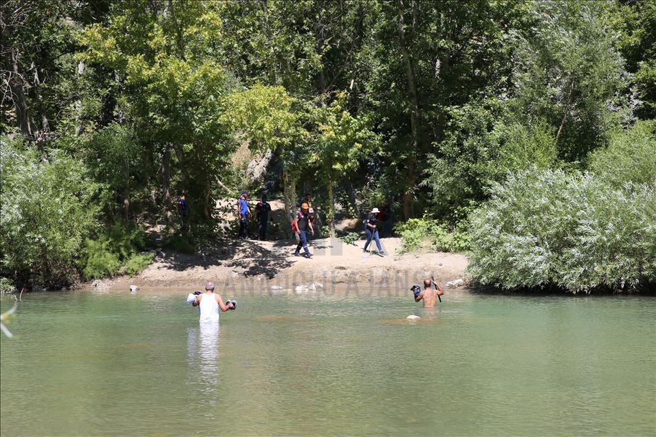 Kaybolan 4 yaşındaki Miraç'ın bulunması için çalışmalar Dicle Nehri kenarında sürüyor