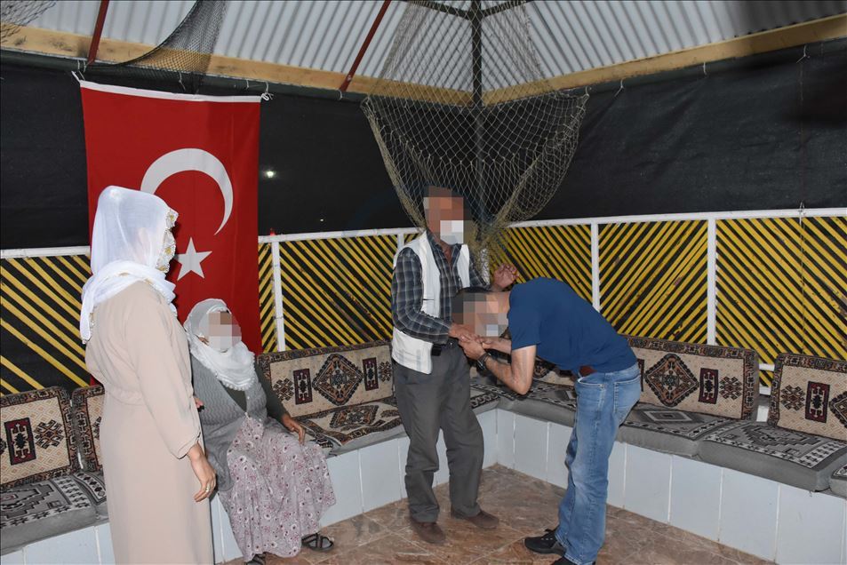 Muş'ta jandarmanın ikna ettiği terörist, güvenlik güçlerine teslim oldu