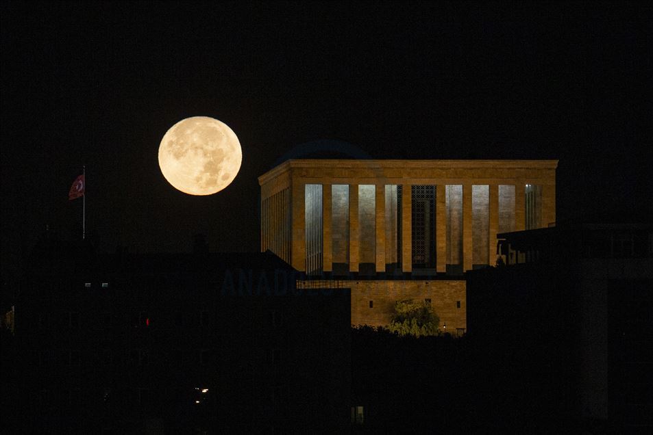 Full moon in Ankara