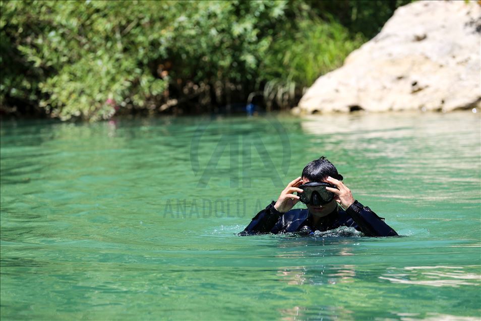 Kaybolan 4 yaşındaki Miraç'ın bulunması için çalışmalar hem karada hem de Dicle Nehri'nde sürüyor