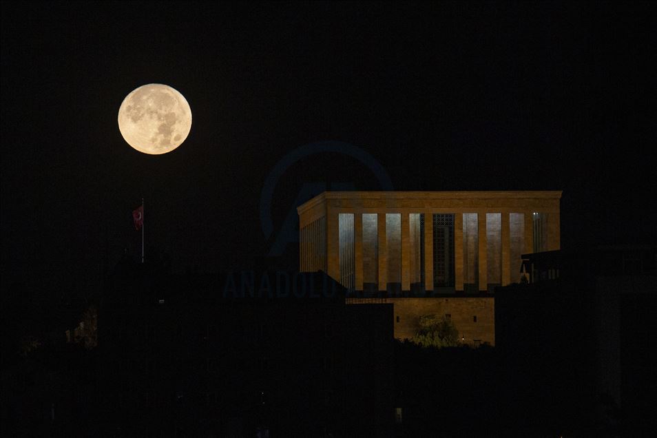 Full moon in Ankara