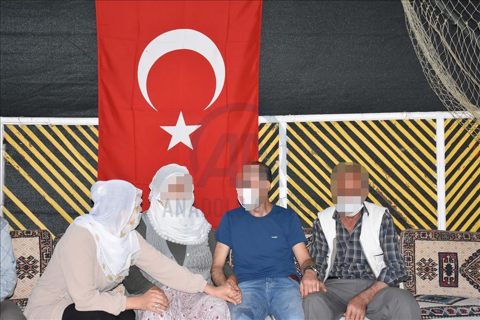Muş'ta jandarmanın ikna ettiği terörist, güvenlik güçlerine teslim oldu
