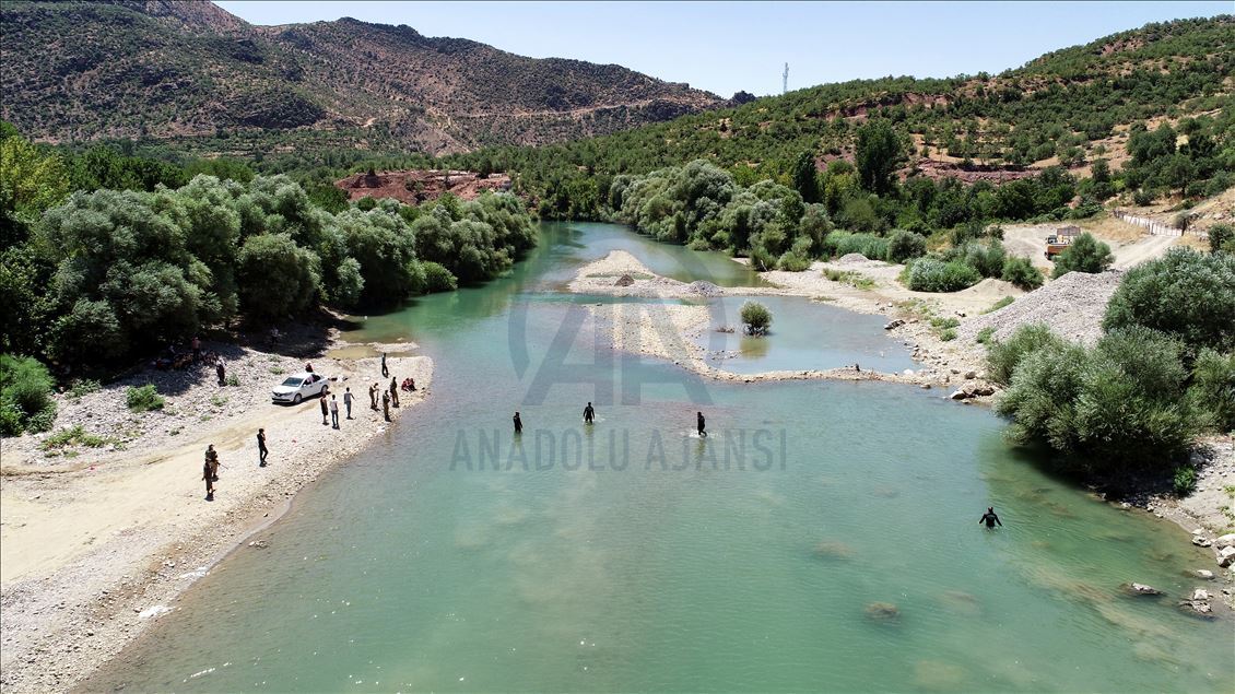 Kaybolan 4 yaşındaki Miraç'ın bulunması için çalışmalar hem karada hem de Dicle Nehri'nde sürüyor