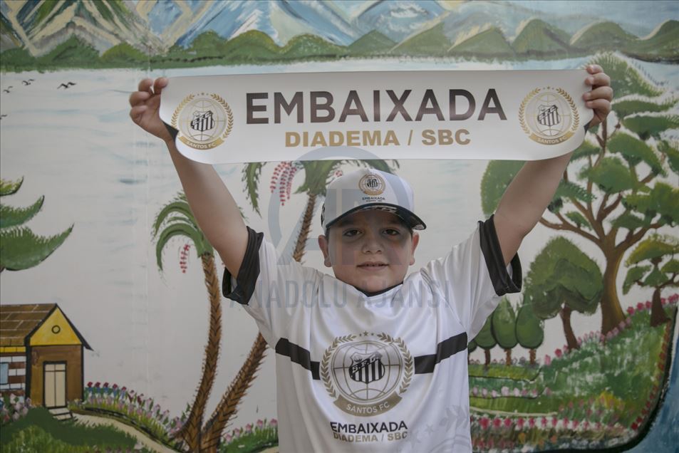 Niño sirio aficionado al Santos de Brasil recibe mensaje del reconocido club de fútbol suramericano