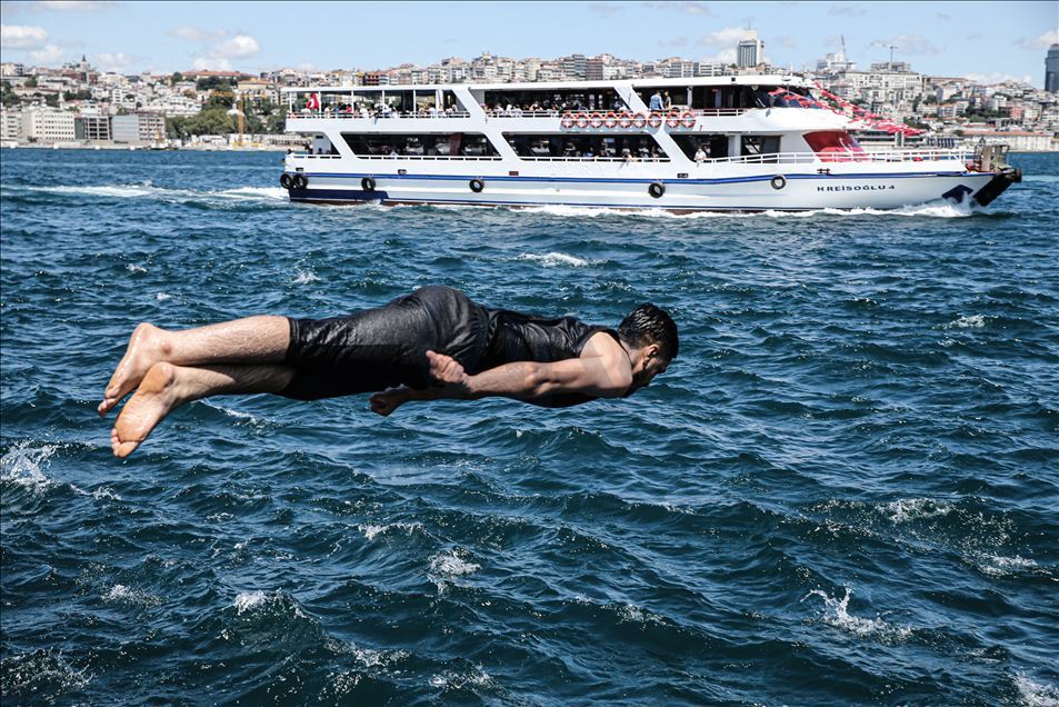 İstanbullular, bayramın son gününü Sarayburnu sahilinde değerlendiriyor