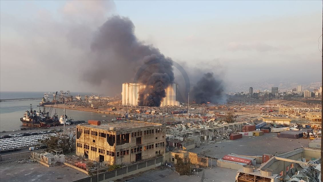 Lübnan'daki Beyrut Limanı yakınlarında büyük bir patlama meydana geldi