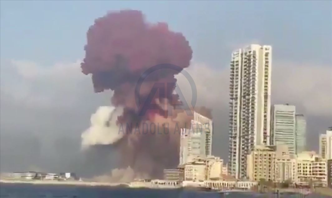 انفجار ضخم قرب منزل رئيس الحكومة اللبناني السابق سعد الحريري وسط بيروت