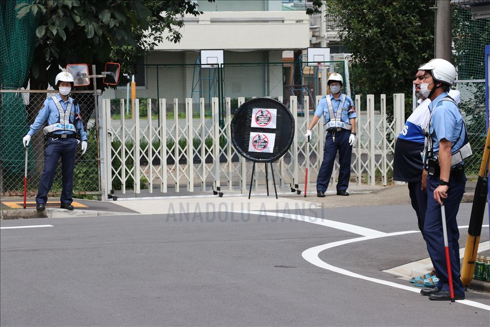 Nagoya'da FETÖ'ye ait okulun önünde protesto