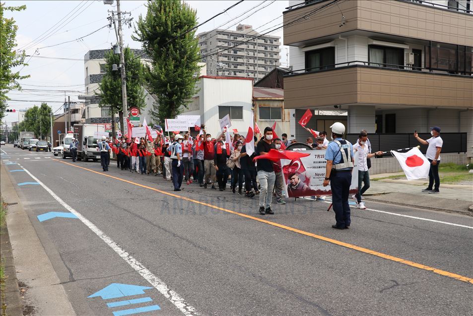 Nagoya'da FETÖ'ye ait okulun önünde protesto