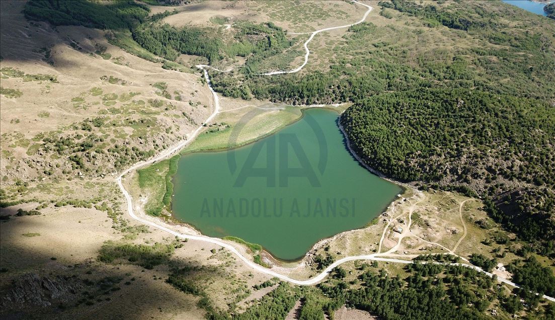 Ziyaretvanên xwecî û biyanî eleqeyê nîşanî Gola Krater a Nemrûdê didin
