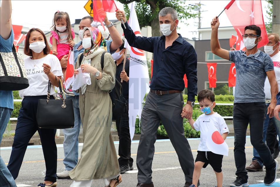 Nagoya'da FETÖ'ye ait okulun önünde protesto