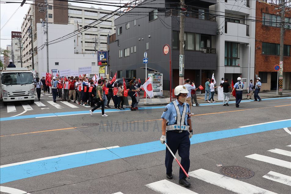 Nagoya'da FETÖ'ye ait okulun önünde protesto
