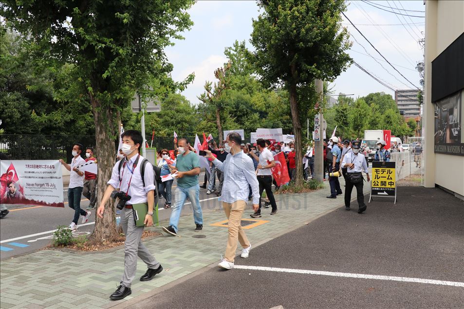 Nagoya'da FETÖ'ye ait okulun önünde protesto