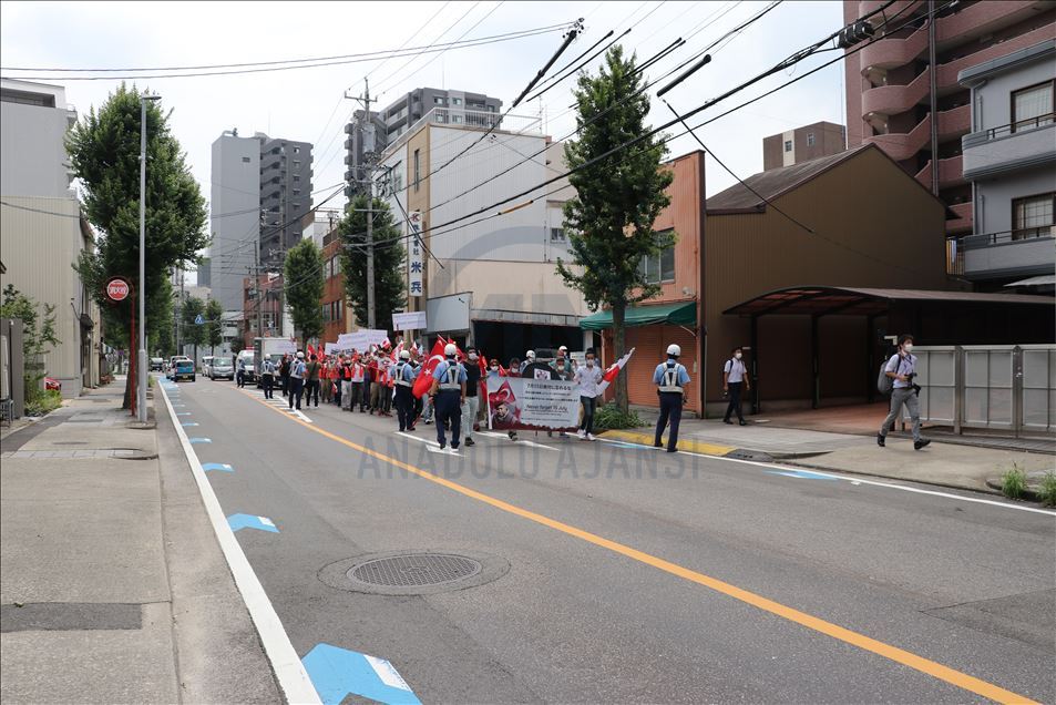 Nagoya'da FETÖ'ye ait okulun önünde protesto