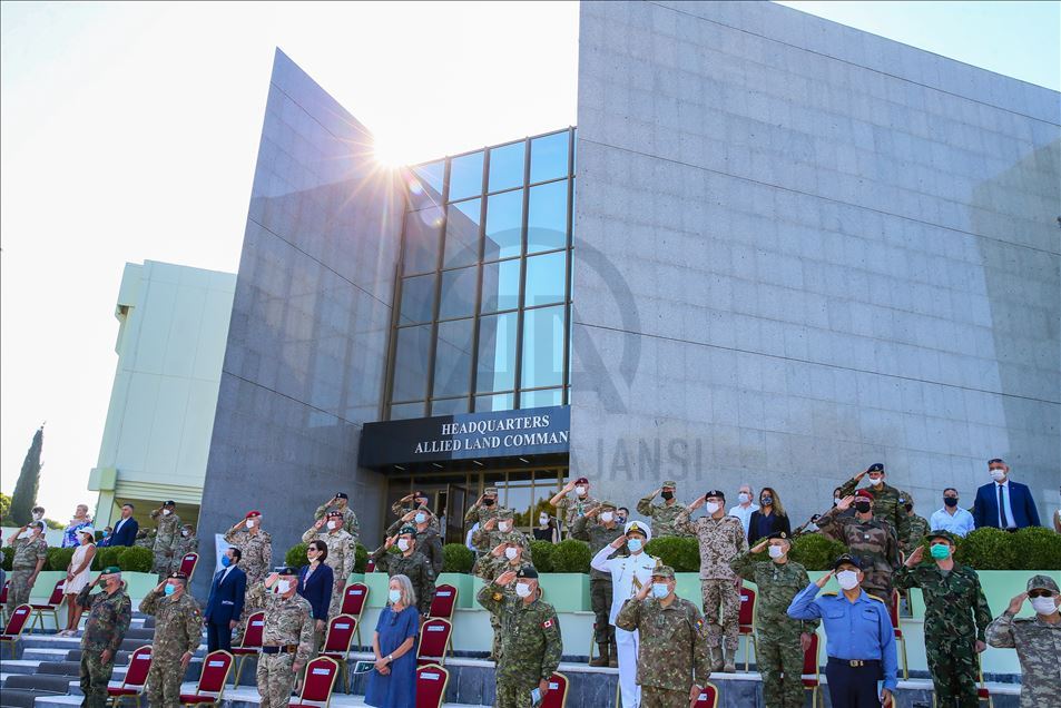 NATO Müttefik Kara Komutanlığında devir teslim töreni