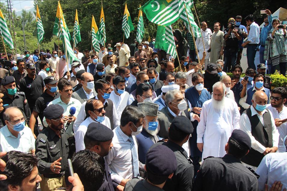 Cammu Keşmir'in özel statüsünün kaldırılması birinci yıldönümünde protesto edildi