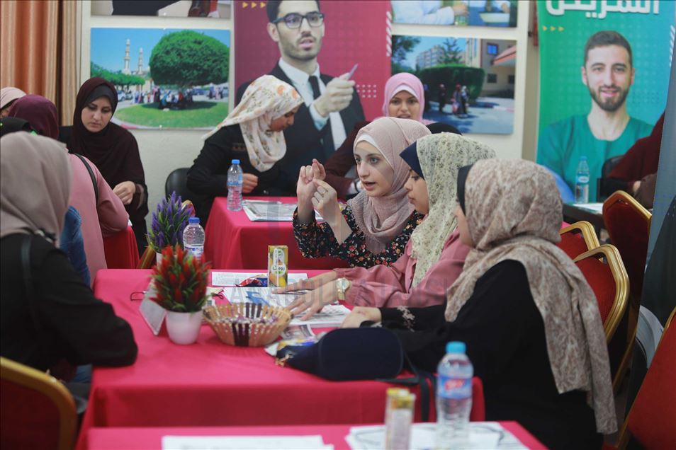 يتخوف آلاف من الطلبة الفلسطينيين ف