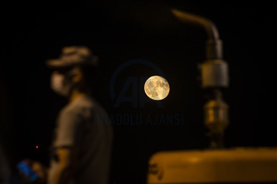 Lübnan'a uçakla tıbbi yardım malzemesi gönderiliyor