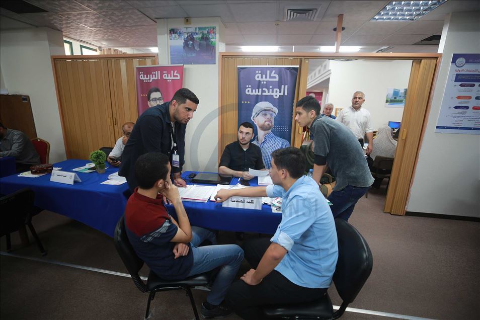 يتخوف آلاف من الطلبة الفلسطينيين ف