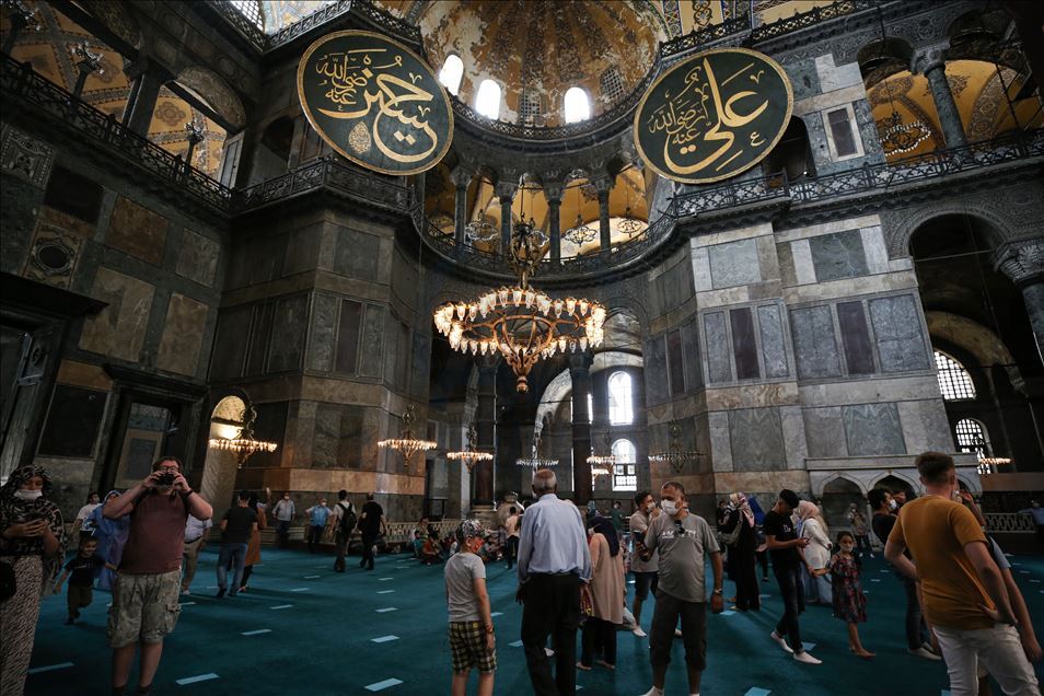 حضور گسترده گردشگران در مسجد ایاصوفیه استانبول