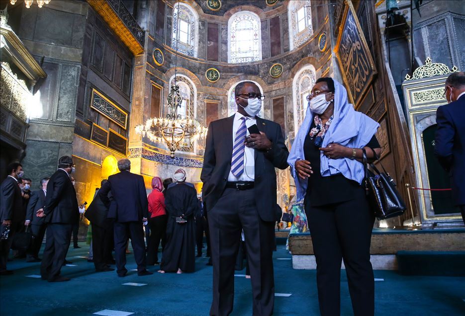 Cumhurbaşkanlığı Sözcüsü Kalın, büyükelçilerle Ayasofya-i Kebir Camii'ni ziyaret etti