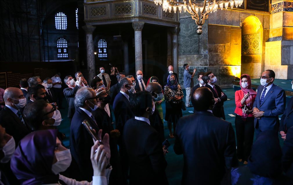 Cumhurbaşkanlığı Sözcüsü Kalın, büyükelçilerle Ayasofya-i Kebir Camii'ni ziyaret etti