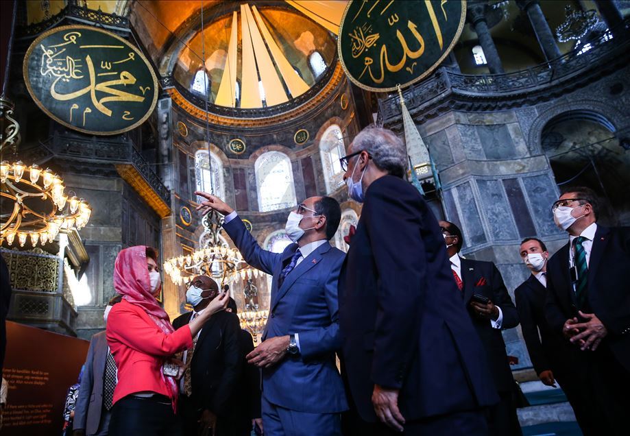 Cumhurbaşkanlığı Sözcüsü Kalın, büyükelçilerle Ayasofya-i Kebir Camii'ni ziyaret etti