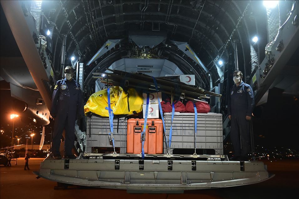 Turkish military aircraft carrying aid, search and rescue team arrives in Beirut