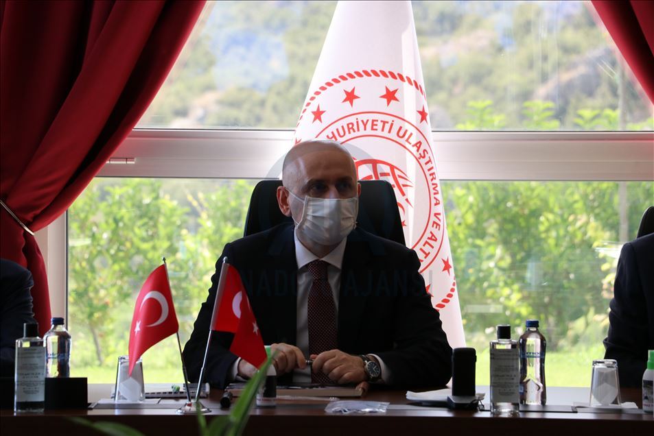 Ulaştırma ve Altyapı Bakanı Karaismailoğlu, Honaz Tünelinde incelemede bulundu