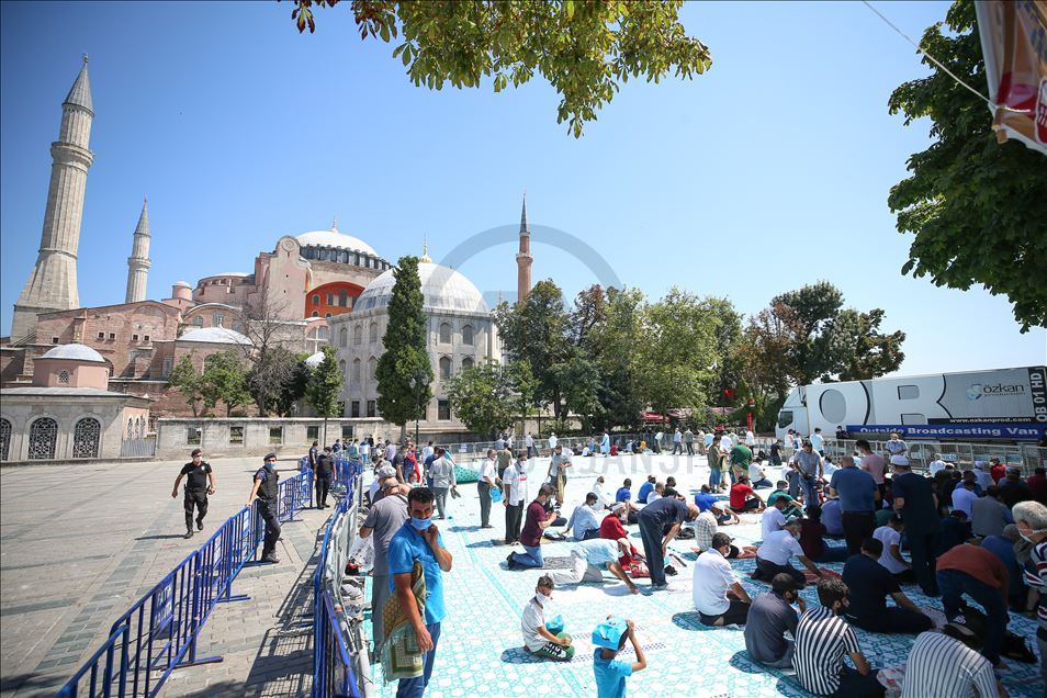 Ayasofya-i Kebir Cami-i Şerifi'nde cuma namazı hazırlıkları tamamlandı
