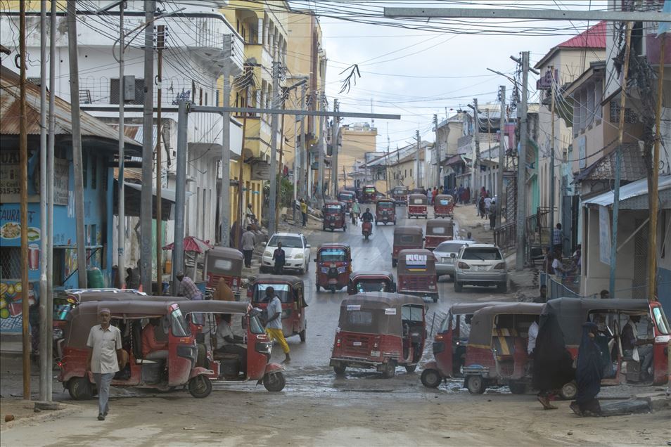 Somali'de ulaşımın gözde aracı Tuk-Tuk