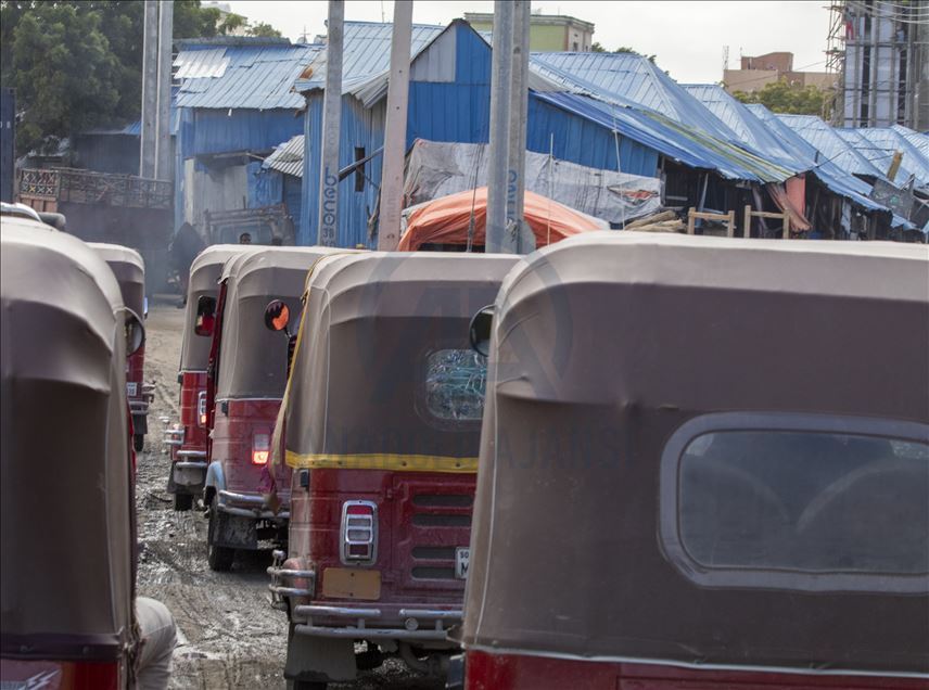 Somali'de ulaşımın gözde aracı Tuk-Tuk