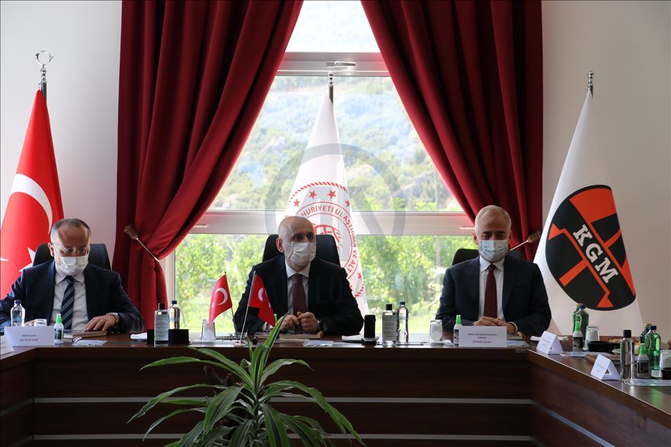 Ulaştırma ve Altyapı Bakanı Karaismailoğlu, Honaz Tünelinde incelemede bulundu