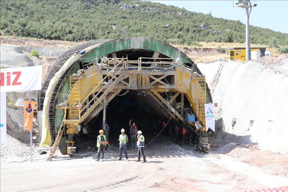 Ulaştırma ve Altyapı Bakanı Karaismailoğlu, Honaz Tünelinde incelemede bulundu