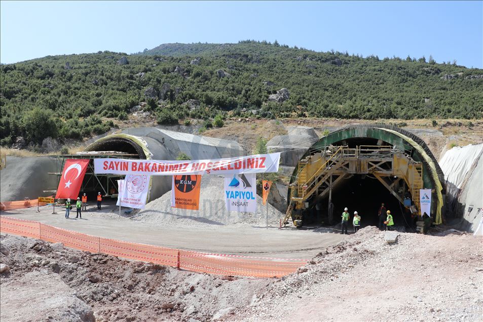 Ulaştırma ve Altyapı Bakanı Karaismailoğlu, Honaz Tünelinde incelemede bulundu