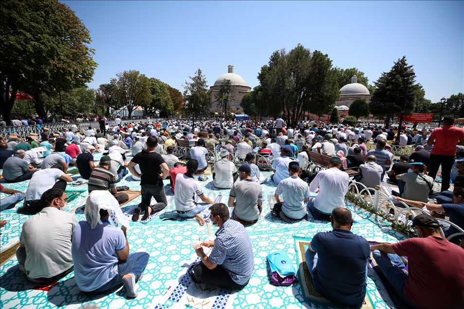 Ayasofya-i Kebir Cami-i Şerifi'ndeki 3'üncü cuma namazı yoğun katılımla eda edildi