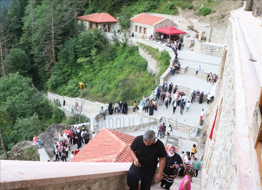 Sümela Manastırı'ndaki frekslerde tahribat oluştuğu iddiası