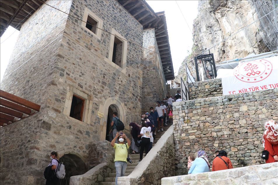 Sümela Manastırı'ndaki frekslerde tahribat oluştuğu iddiası