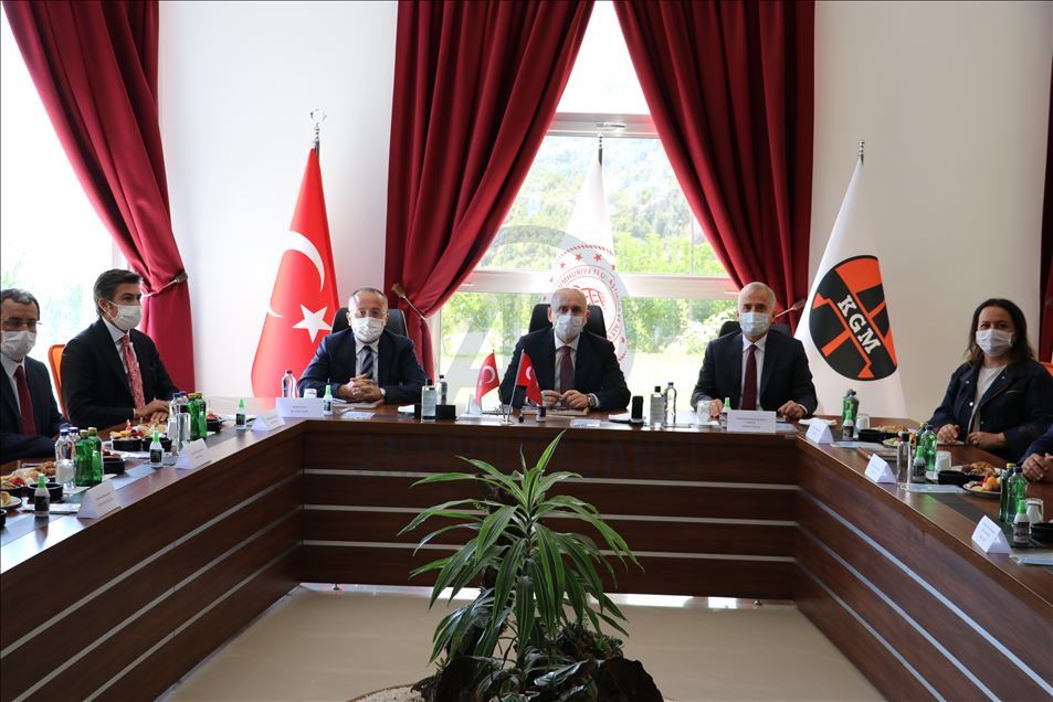 Ulaştırma ve Altyapı Bakanı Karaismailoğlu, Honaz Tünelinde incelemede bulundu