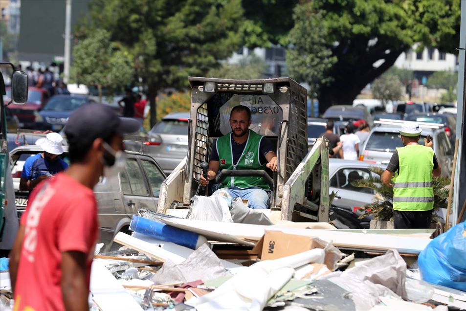 İHH Beyrut'ta 3 bin 700 kişiye acil yardım ulaştırdı