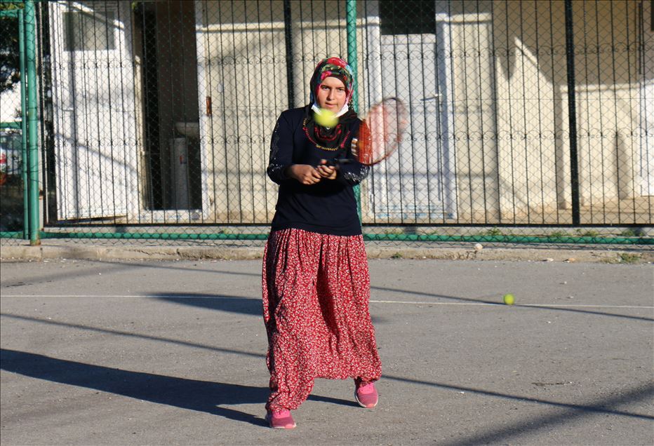 Mersin'de Yörük çocukları için 1300 rakımdaki yaylaya tenis kortu
