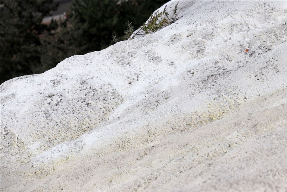 "Bolu'nun Pamukkalesi" Akkayalar Travertenleri cazibe merkezi haline geldi