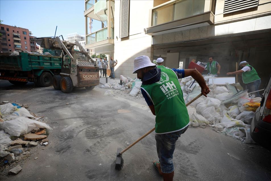 İHH Beyrut'ta 3 bin 700 kişiye acil yardım ulaştırdı