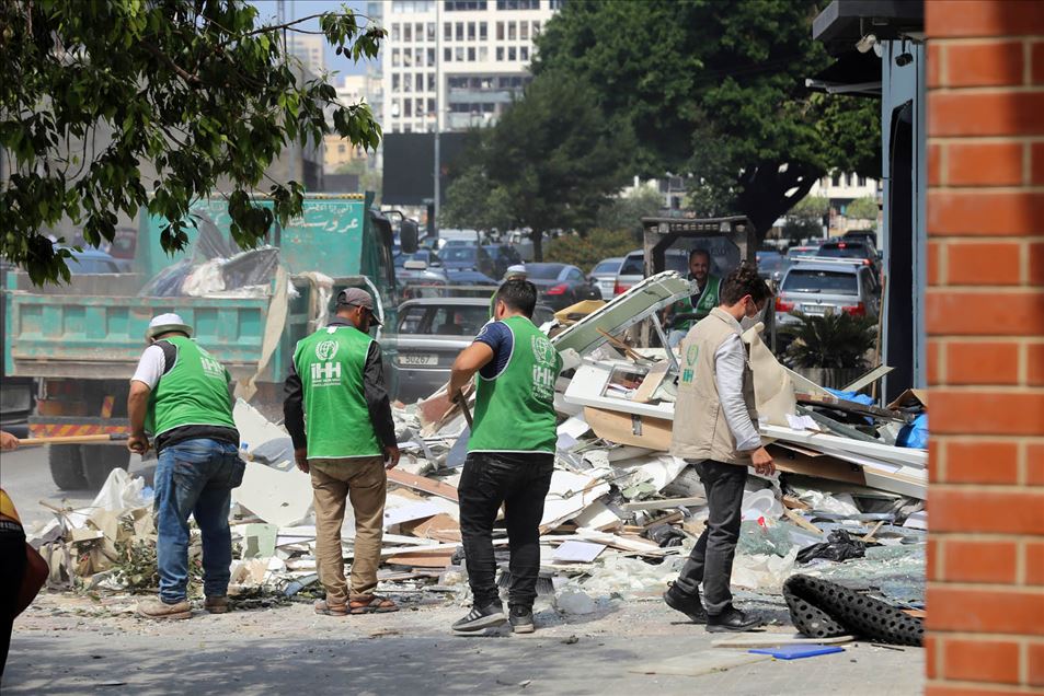 İHH Beyrut'ta 3 bin 700 kişiye acil yardım ulaştırdı